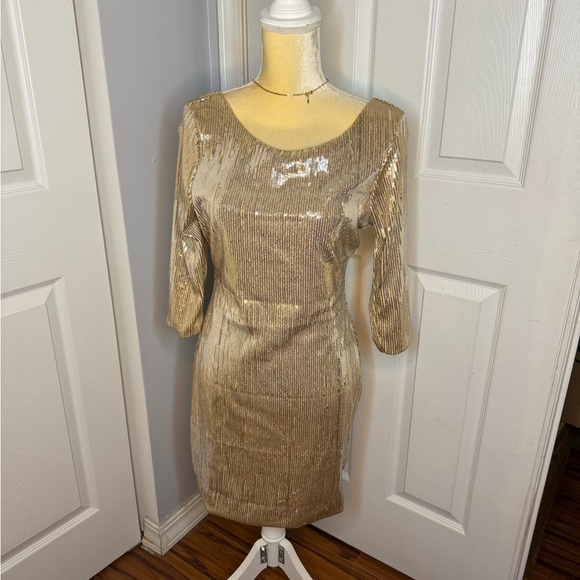 None Dresses & Skirts - Elegant Gold Sequin Dress